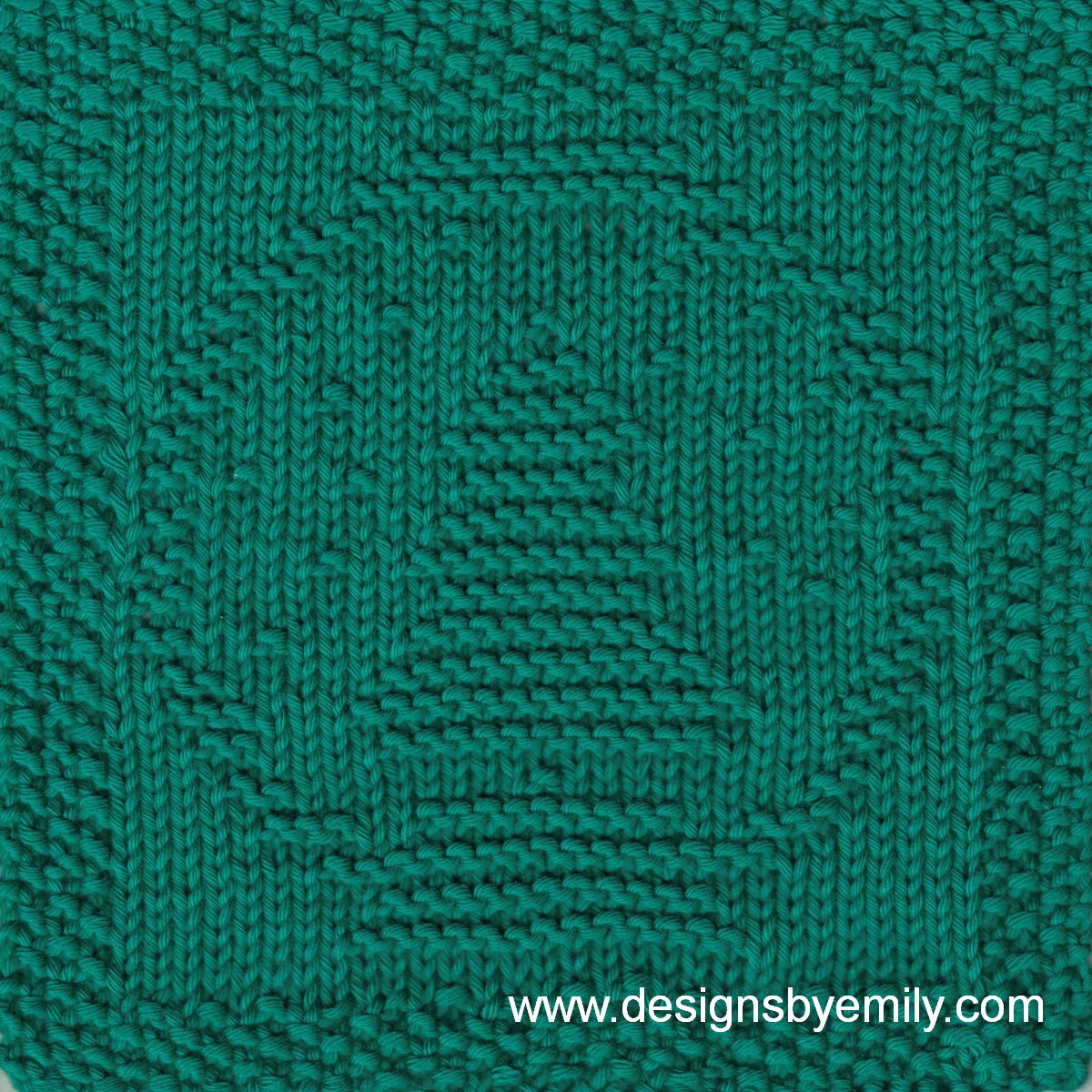 christmas-tree-snow-globe